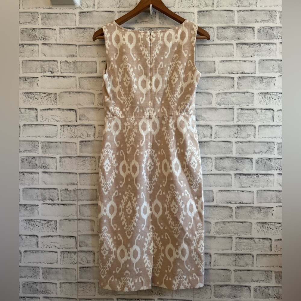 Women’s Anne Klein New York tan and white sleeveless v-neck dress 2 - Picture 2 of 4